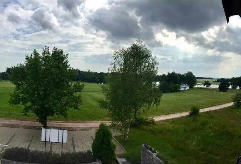 Aamiaismajoitus (B&B) Essenza Party Center