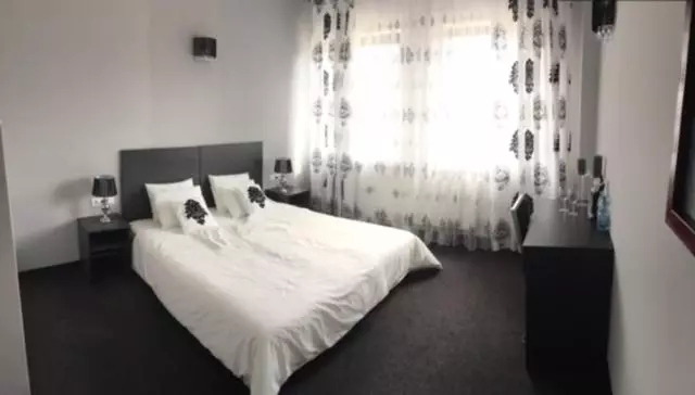 Aamiaismajoitus (B&B) Essenza Party Center