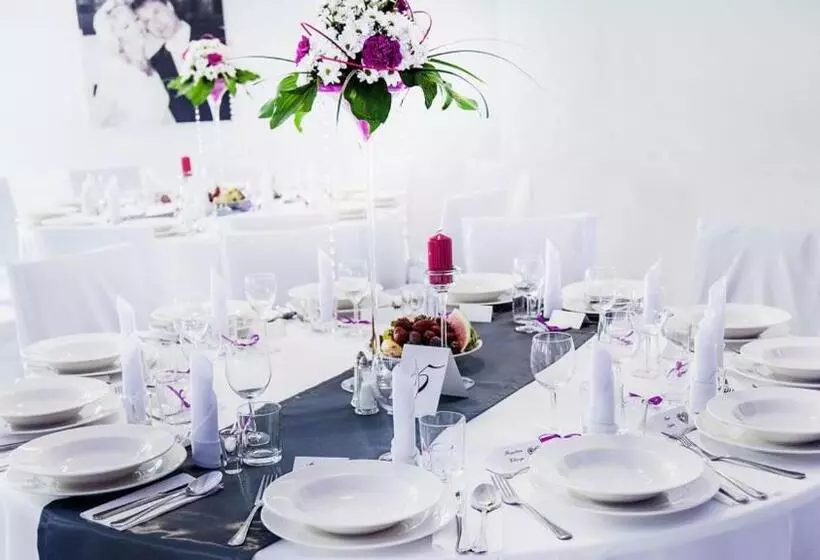 Aamiaismajoitus (B&B) Essenza Party Center