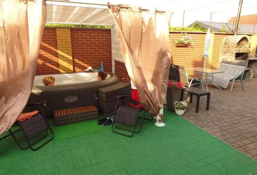 Aamiaismajoitus (B&B) Letnia Willa Jacuzzi & Sauna