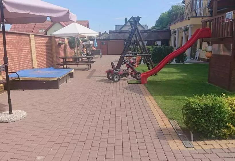 Aamiaismajoitus (B&B) Letnia Willa Jacuzzi & Sauna