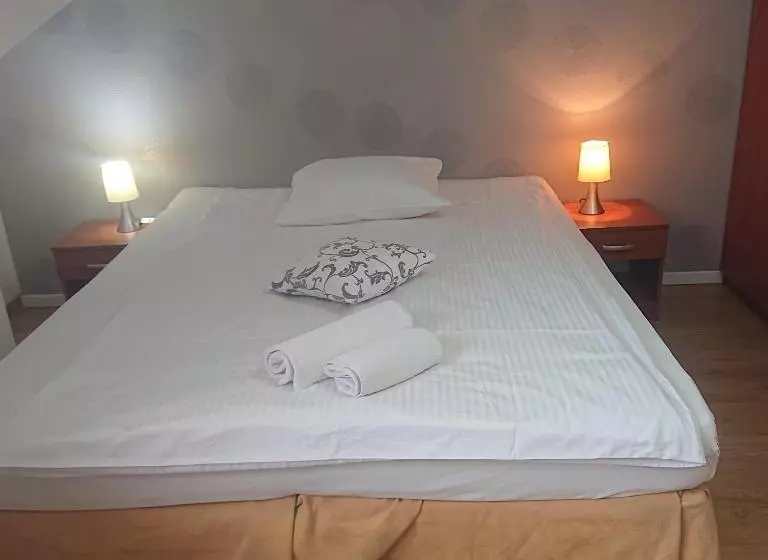 Aamiaismajoitus (B&B) Letnia Willa Jacuzzi & Sauna