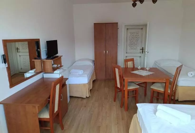 Aamiaismajoitus (B&B) Letnia Willa Jacuzzi & Sauna