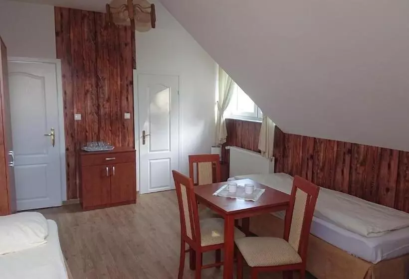 Aamiaismajoitus (B&B) Letnia Willa Jacuzzi & Sauna