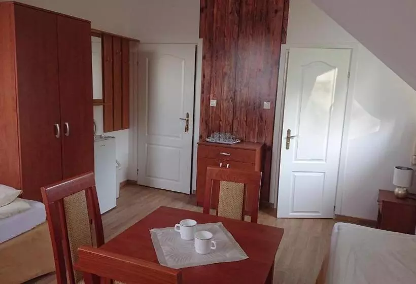 Aamiaismajoitus (B&B) Letnia Willa Jacuzzi & Sauna