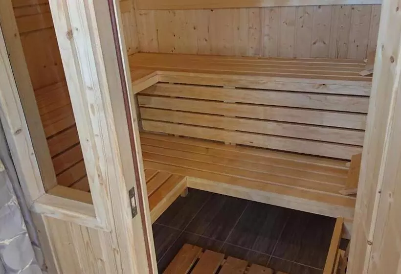 Aamiaismajoitus (B&B) Letnia Willa Jacuzzi & Sauna