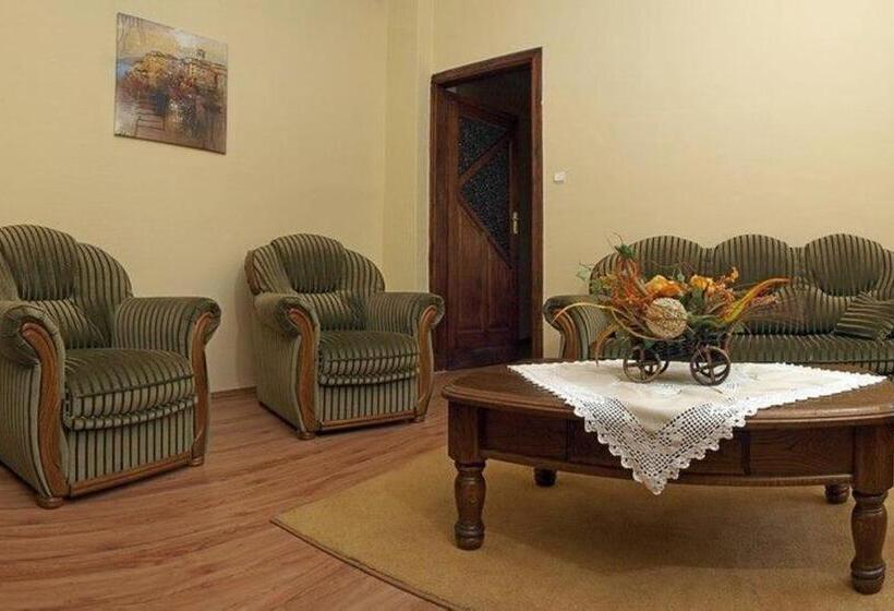 민박 Pałacyk W Lisewie