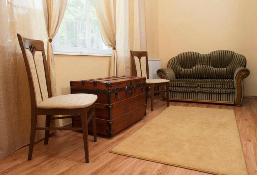 민박 Pałacyk W Lisewie