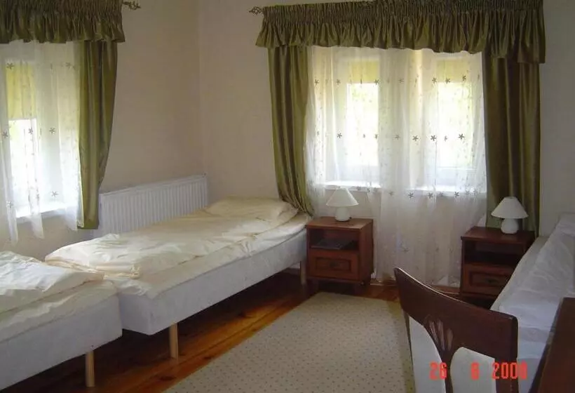 Aamiaismajoitus (B&B) Pałacyk W Lisewie
