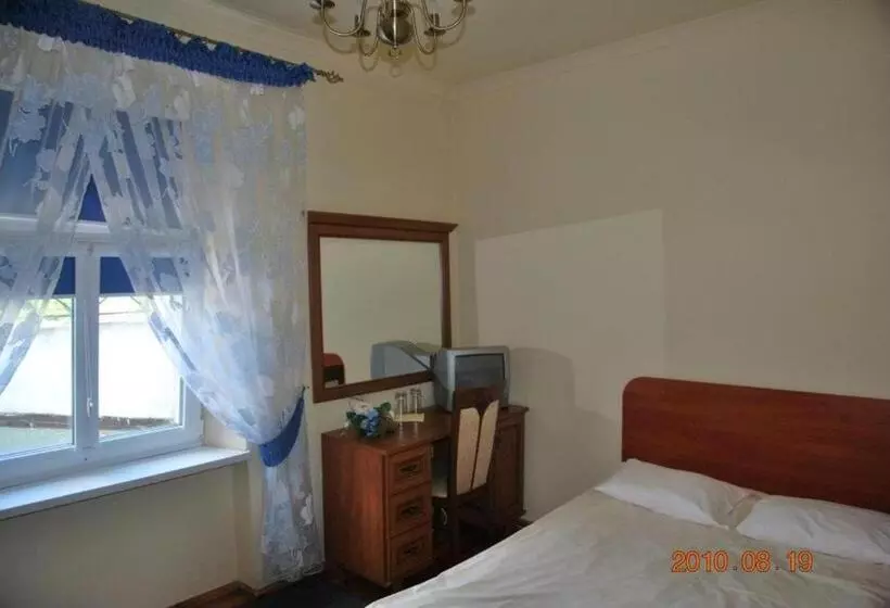 Aamiaismajoitus (B&B) Pałacyk W Lisewie