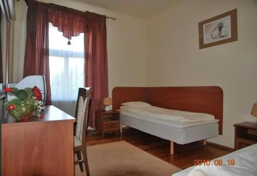 Aamiaismajoitus (B&B) Pałacyk W Lisewie