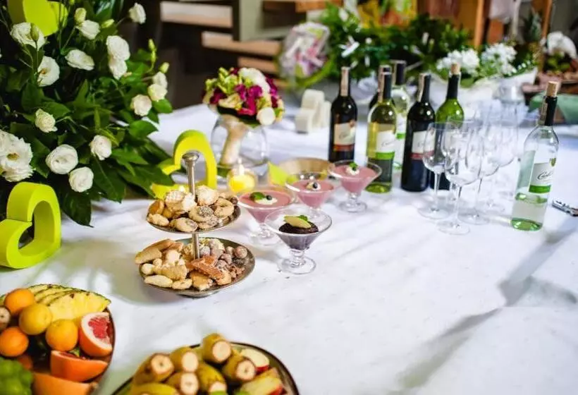 Centrum Restauracyjno Hotelowe Florres