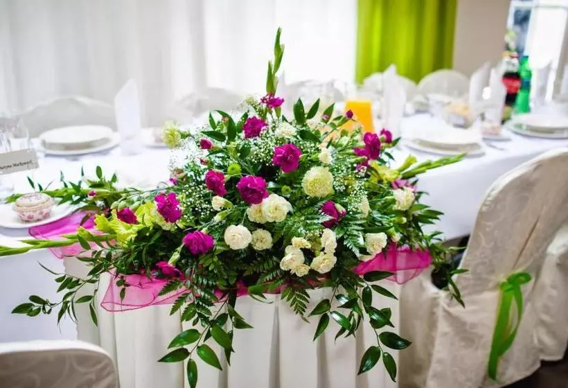 Centrum Restauracyjno Hotelowe Florres