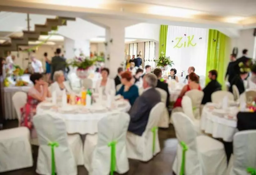 Centrum Restauracyjno Hotelowe Florres