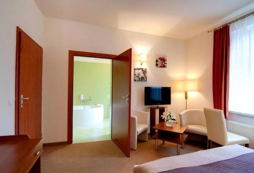 Centrum Restauracyjno Hotelowe Florres