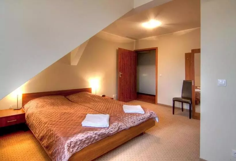 Centrum Restauracyjno Hotelowe Florres