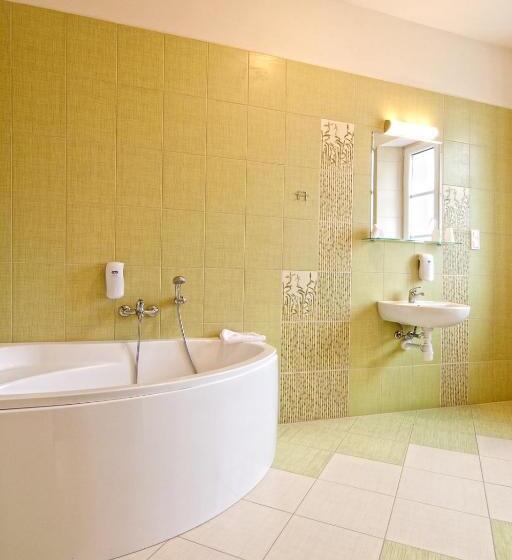 Centrum Restauracyjno Hotelowe Florres