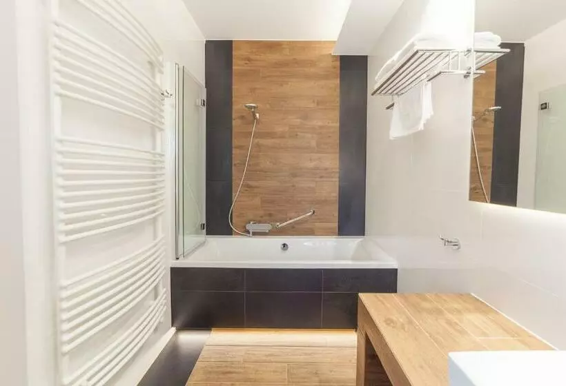 Novopolska   Hotel I Restauracja