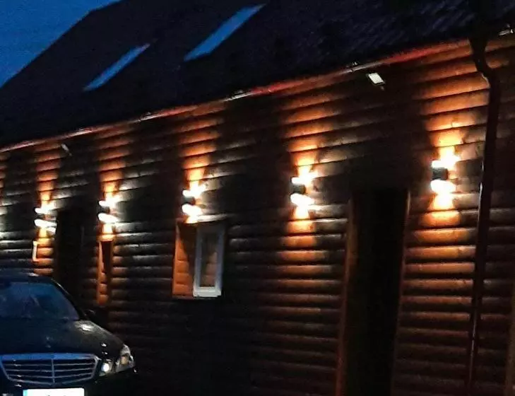 Hotelli ,pod Skałkami    świeradów Zdrój Okolica ,pokoje Z łazienkami I Aneksami Kuchennymi