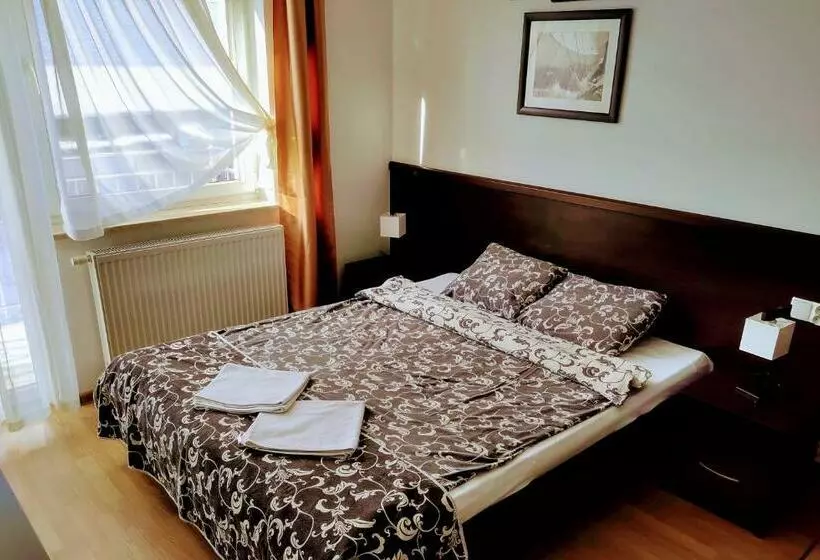 Hotelli Willa Latarnik   Doskonała Lokalizacja, Blisko Atrakcji, 20min Do Plaży