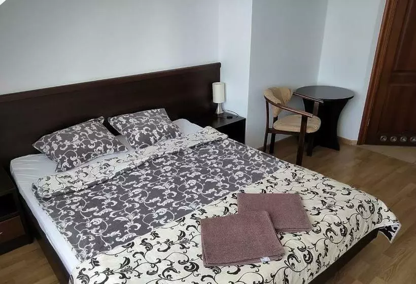 Hotelli Willa Latarnik   Doskonała Lokalizacja, Blisko Atrakcji, 20min Do Plaży