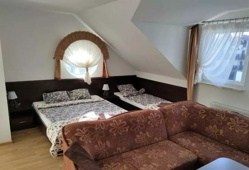 Hotelli Willa Latarnik   Doskonała Lokalizacja, Blisko Atrakcji, 20min Do Plaży