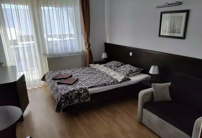 Hotelli Willa Latarnik   Doskonała Lokalizacja, Blisko Atrakcji, 20min Do Plaży