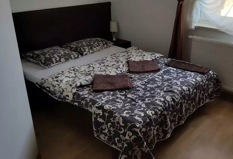 Hotelli Willa Latarnik   Doskonała Lokalizacja, Blisko Atrakcji, 20min Do Plaży