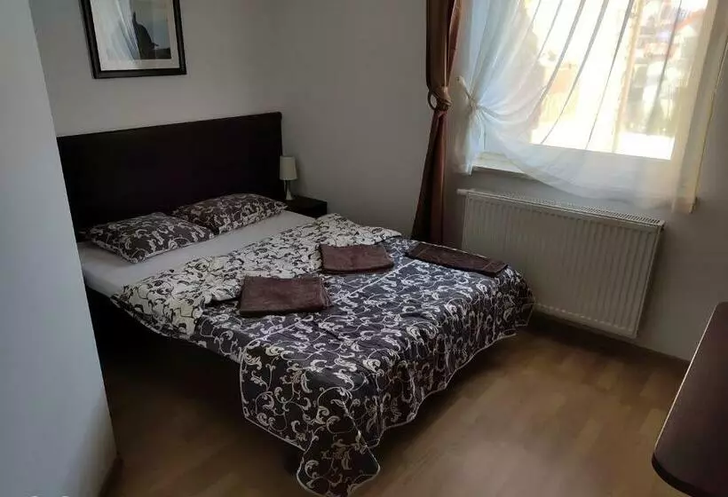 Hotelli Willa Latarnik   Doskonała Lokalizacja, Blisko Atrakcji, 20min Do Plaży