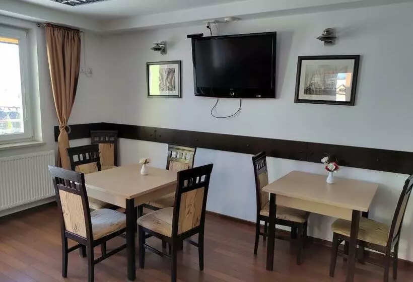 Hotelli Willa Latarnik   Doskonała Lokalizacja, Blisko Atrakcji, 20min Do Plaży