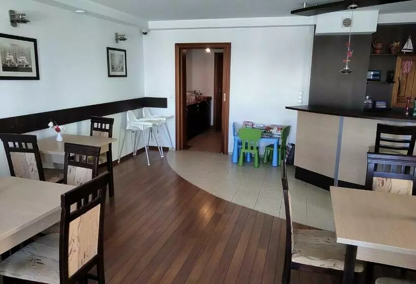 Hotelli Willa Latarnik   Doskonała Lokalizacja, Blisko Atrakcji, 20min Do Plaży