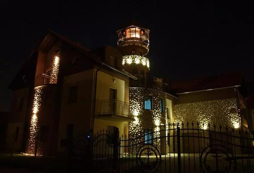 Hotelli Willa Latarnik   Doskonała Lokalizacja, Blisko Atrakcji, 20min Do Plaży