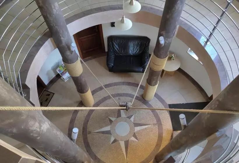 Hotelli Willa Latarnik   Doskonała Lokalizacja, Blisko Atrakcji, 20min Do Plaży