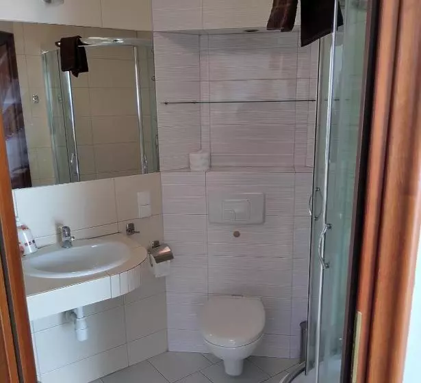 Hotelli Willa Latarnik   Doskonała Lokalizacja, Blisko Atrakcji, 20min Do Plaży