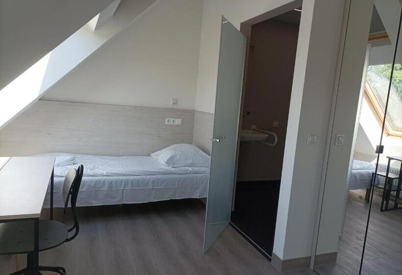 Lofty Kampus Garnizon