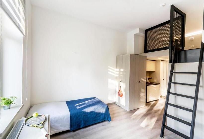 Lofty Kampus Garnizon