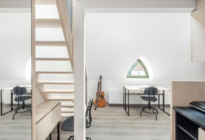 Lofty Kampus Garnizon