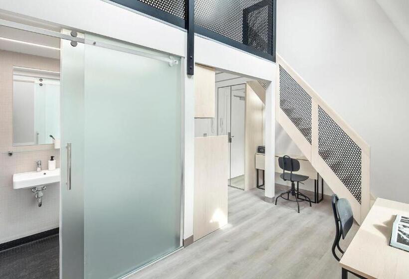 Lofty Kampus Garnizon