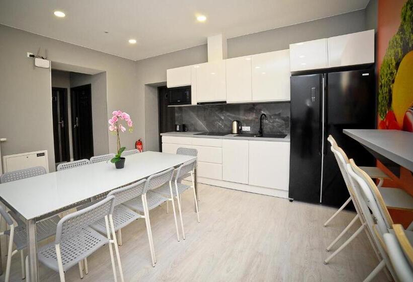 הוסטל Olympic Old Town