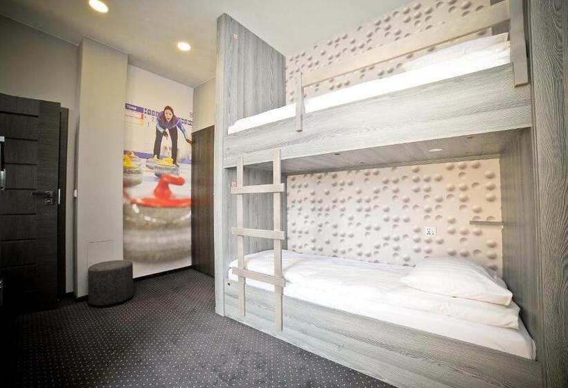 הוסטל Olympic Old Town