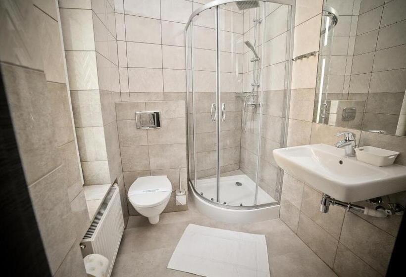 הוסטל Olympic Old Town