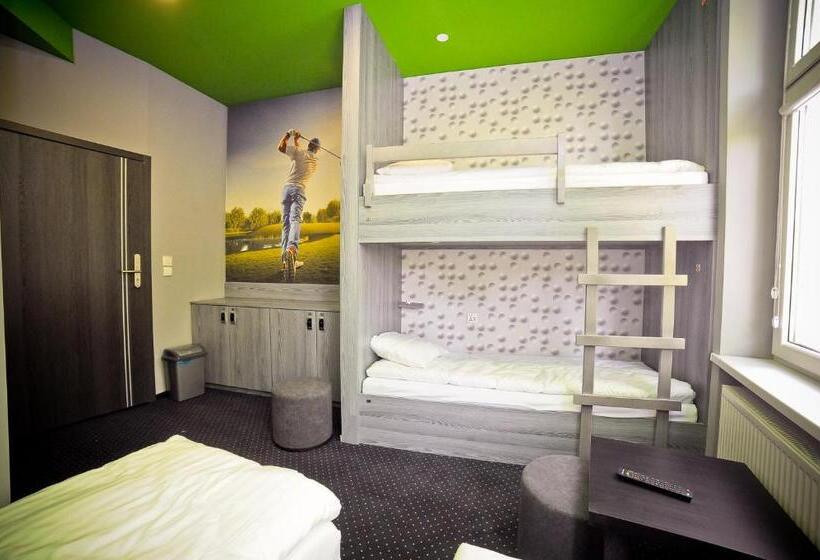 הוסטל Olympic Old Town