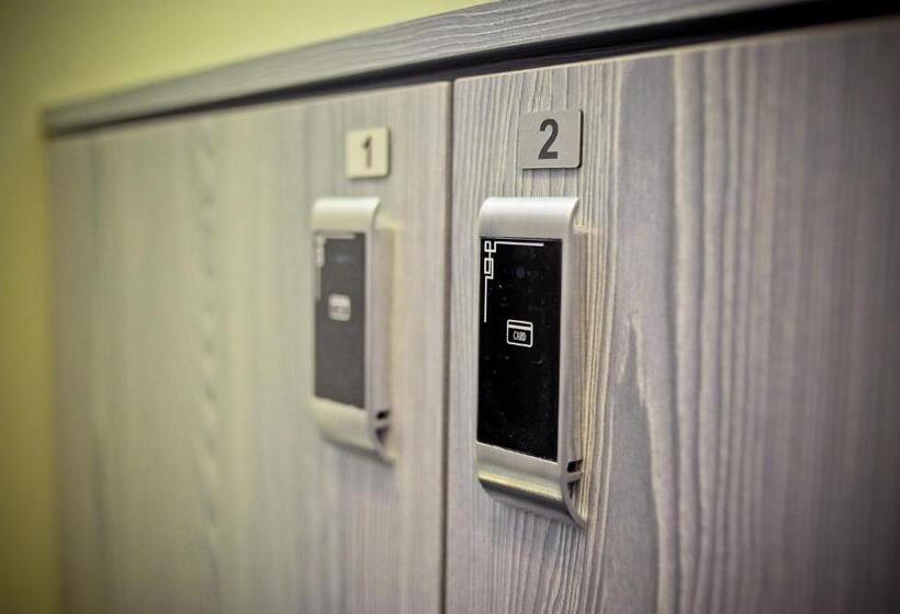 הוסטל Olympic Old Town