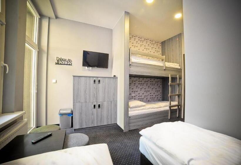 הוסטל Olympic Old Town