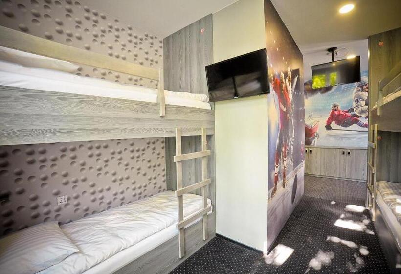 הוסטל Olympic Old Town