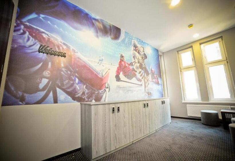 הוסטל Olympic Old Town