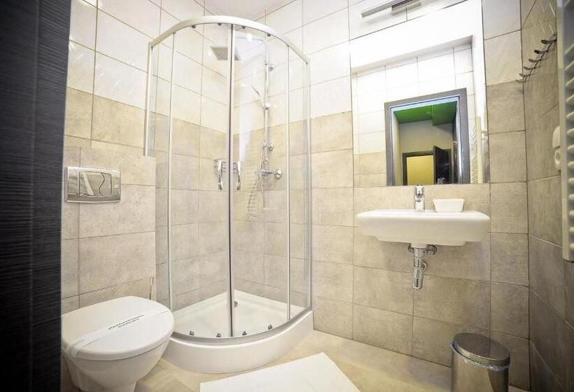 הוסטל Olympic Old Town