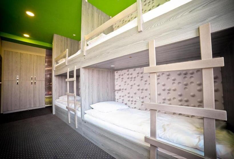 הוסטל Olympic Old Town