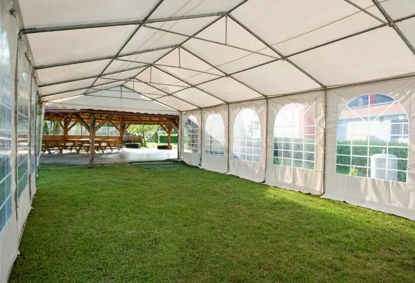 Retkeilymaja Zajazd Polonez