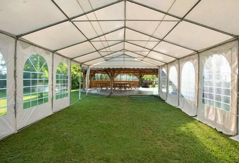 Retkeilymaja Zajazd Polonez